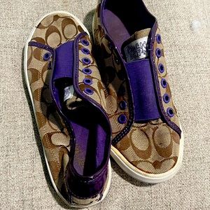 Coach est 1941 size 6 Womens shoes.